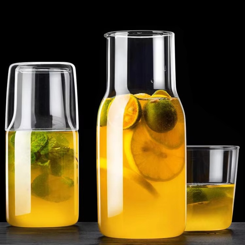 Borosilicate Glass Pitcher with Lid – 18oz Carafe for Hot & Cold Beverages, Iced Tea, and Juice