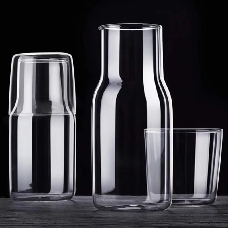 Borosilicate Glass Pitcher with Lid – 18oz Carafe for Hot & Cold Beverages, Iced Tea, and Juice