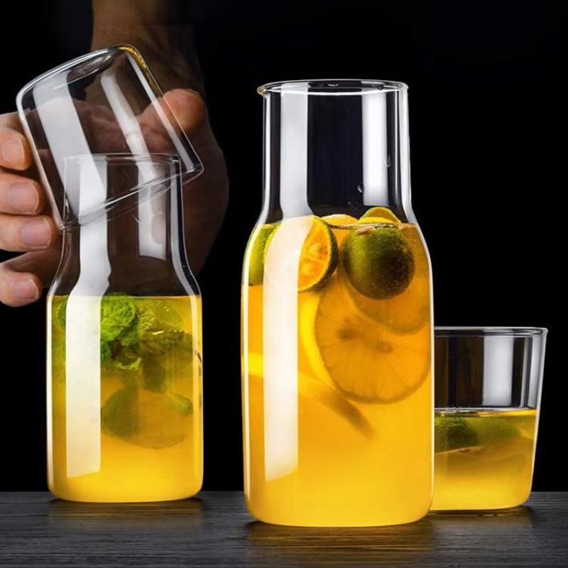 Borosilicate Glass Pitcher with Lid – 18oz Carafe for Hot & Cold Beverages, Iced Tea, and Juice