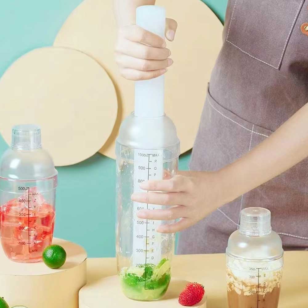 700ml Hand-Press Shaker Cup with Measurement Scale