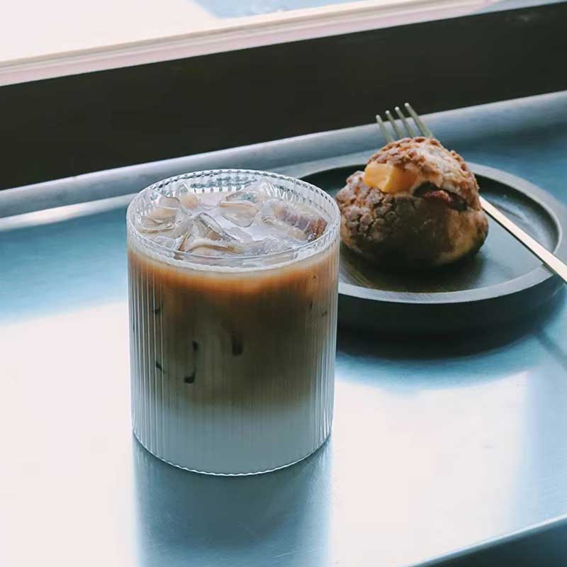 High Borosilicate Glass Water Cup – Vertical Stripe Design, Heat Resistant for Milk, Juice, and Breakfast Drinks