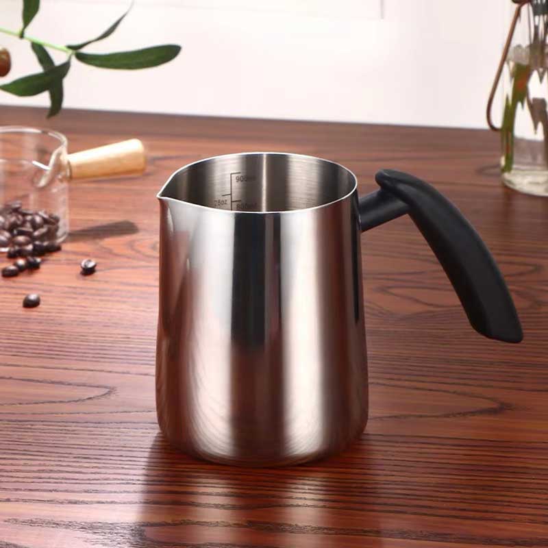 Stainless Steel 600ml Coffee Frothing Pitcher with Handle (black) – Milk Jug for Latte, Espresso & Cappuccino