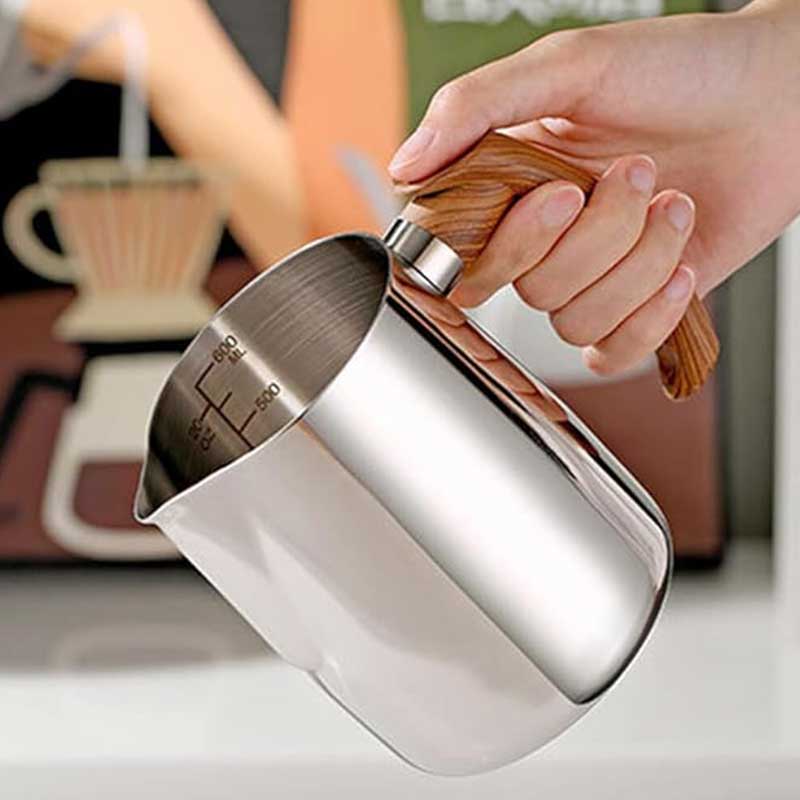 Stainless Steel 600ml Coffee Frothing Pitcher with Handle (black) – Milk Jug for Latte, Espresso & Cappuccino