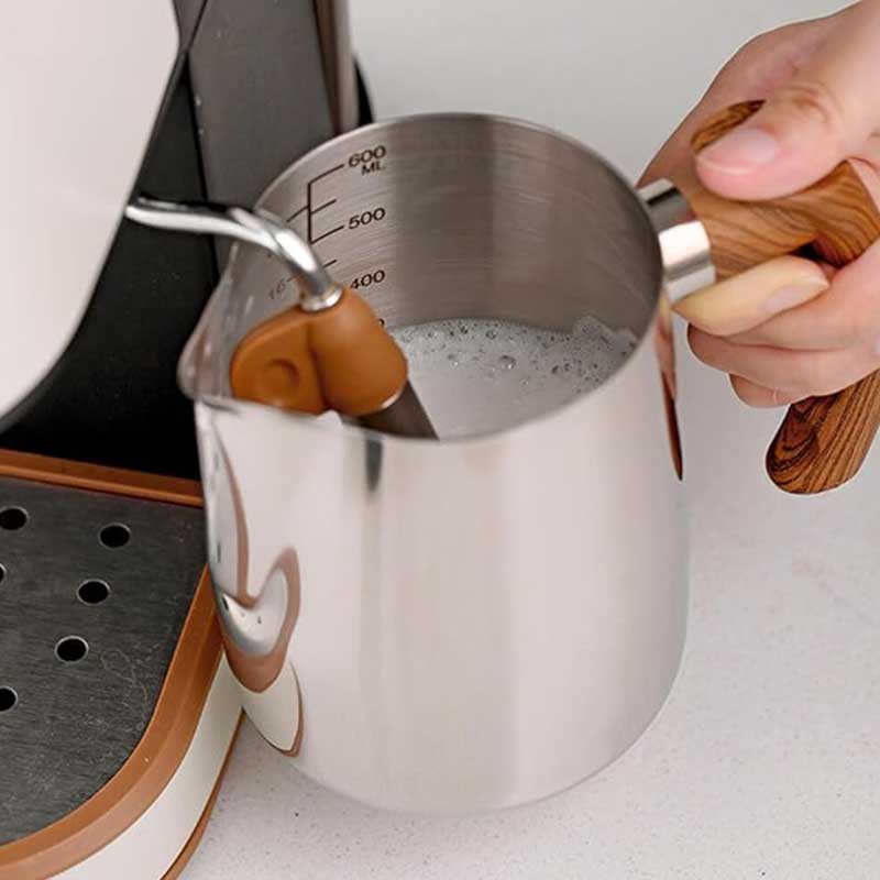 Stainless Steel 600ml Coffee Frothing Pitcher with Handle (black) – Milk Jug for Latte, Espresso & Cappuccino
